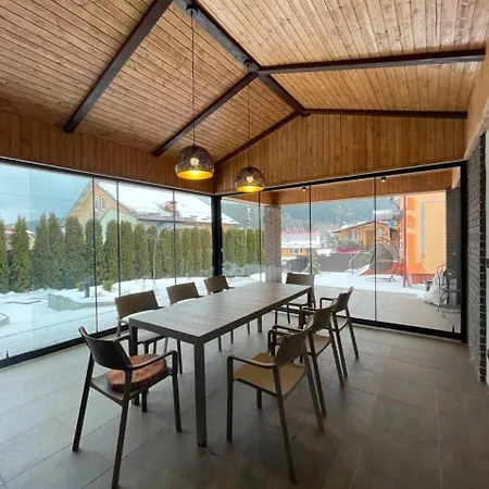 у східниці Дом отдыха