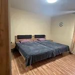у східниці Tatil Evi *